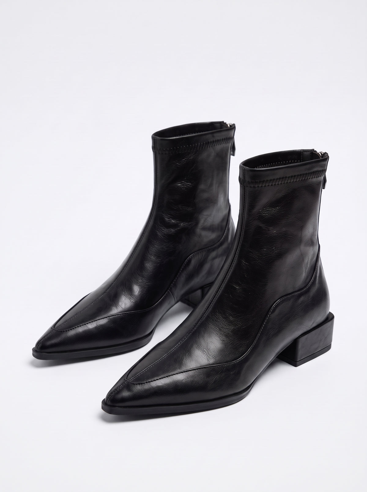 Rocío | Botines de cuero de punta fina y tacón bajo