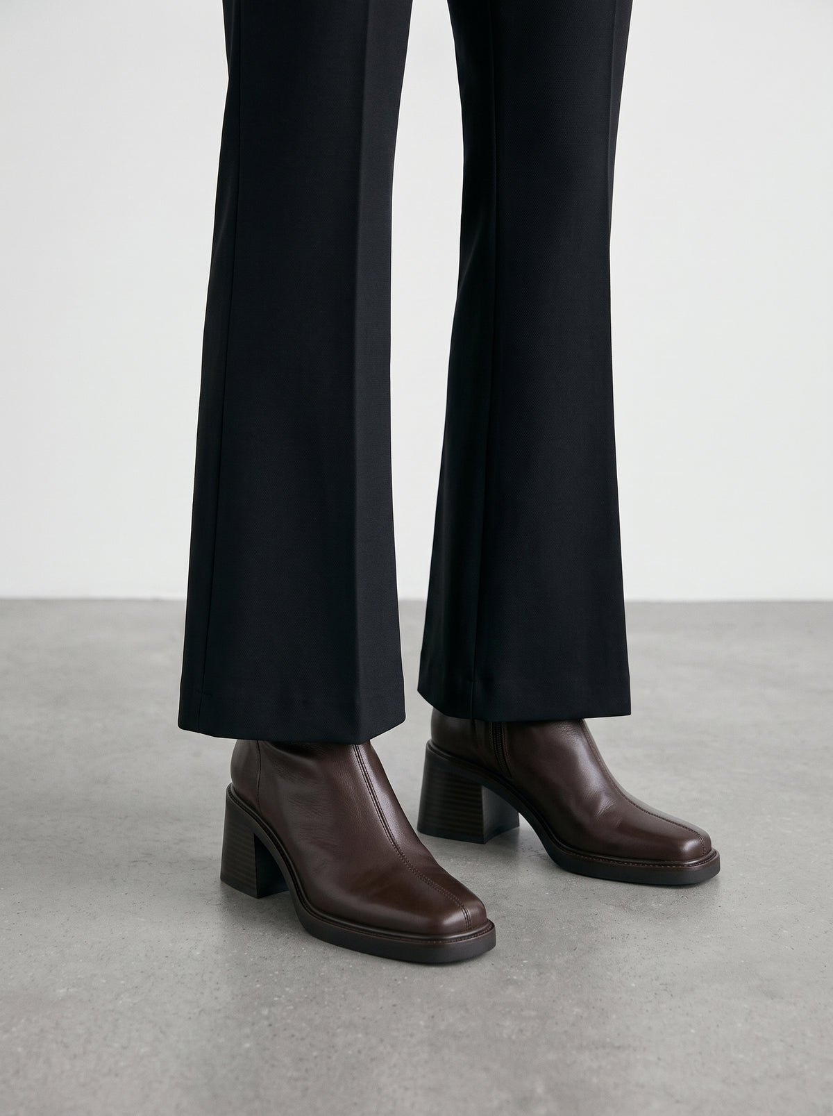 Marina | Botas altas de cuero de punta fina y tacón bajo
